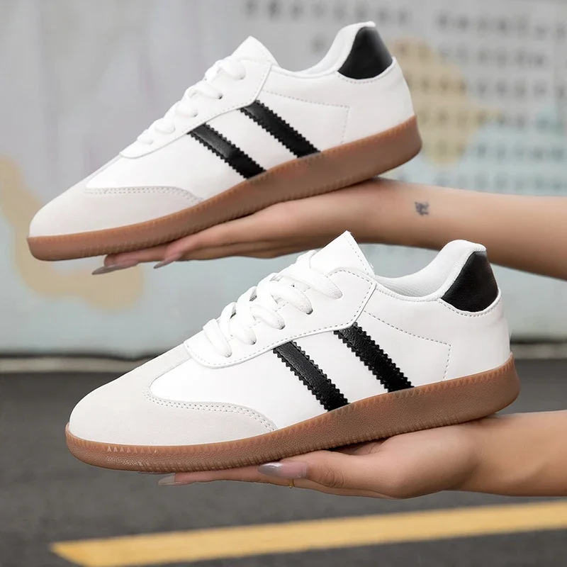 Summer New Style Versatile Breathable Lightweight Agan Sports Shoes Soft Leather Version Retro Round Head Couple Deqin Shoes
Summer New Style Versatile Breathable Lightweight Agan Sports Shoes Soft Leather Version Retro Round Head Couple Deqin Shoes