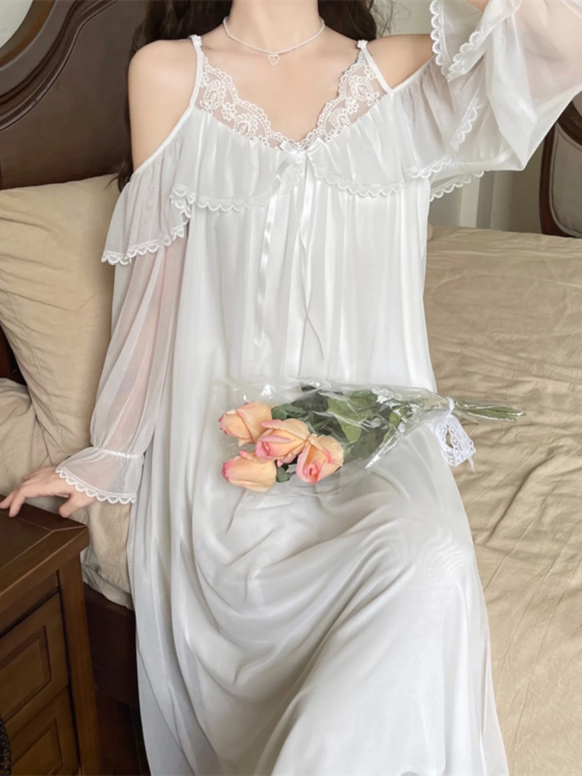 Elegant Lace Sleep Dress Shoulder Bared Long Gown Women's Home Clothes Sleeveless V-neck Spring Summer Style Casual Sleepwear
Elegant Lace Sleep Dress Shoulder Bared Long Gown Women's Home Clothes Sleeveless V-neck Spring Summer Style Casual Sleepwear