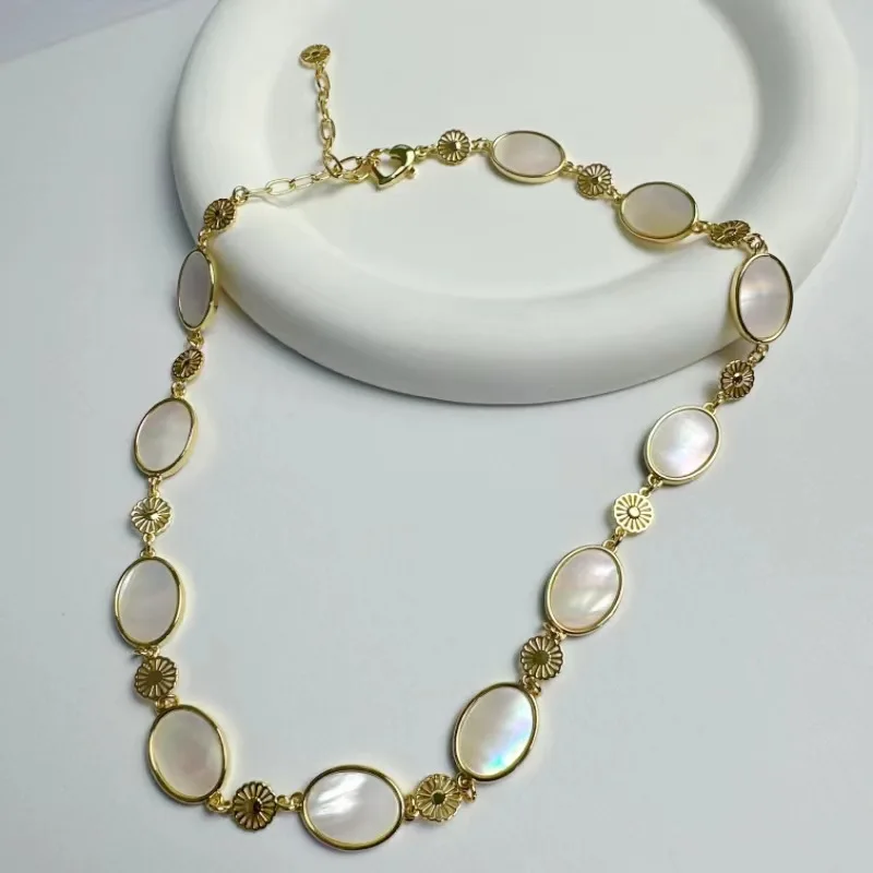 Elegance Natural Colored Mother-of-pearl Oval Shape Charms Hollow Flowers Necklace, High-end Fashionable Retro Statement Jewelry
Elegance Natural Colored Mother-of-pearl Oval Shape Charms Hollow Flowers Necklace, High-end Fashionable Retro Statement Jewelry