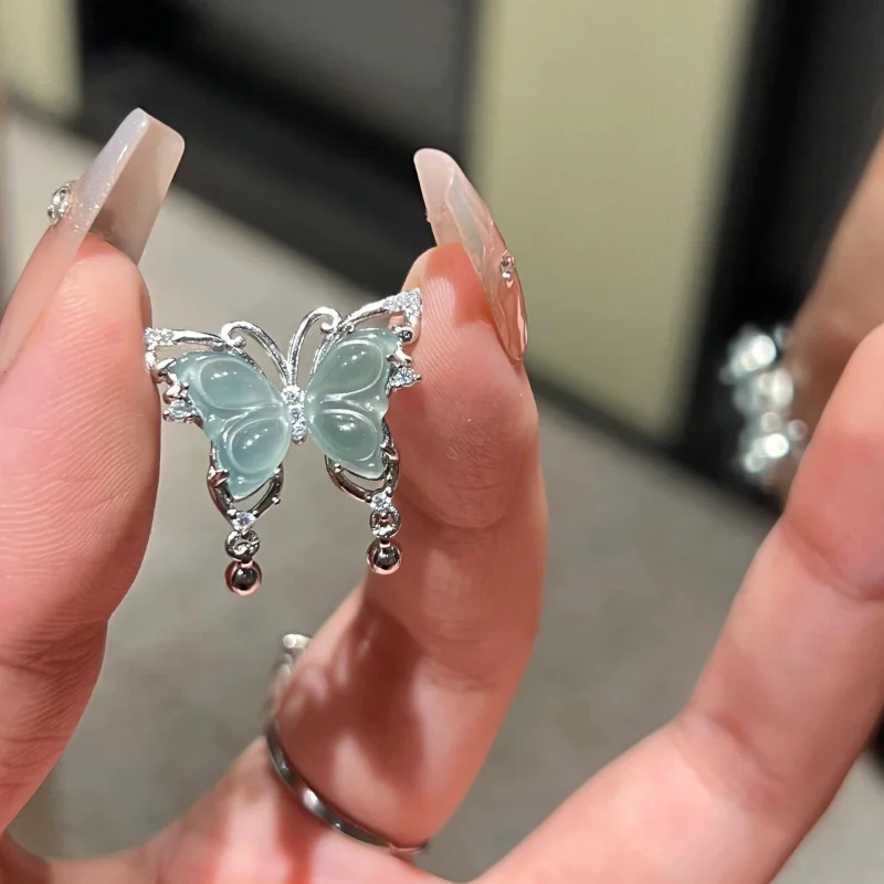 925 sterling silver dangerous natural emerald necklace micro-inlaid blue material pendant
925 sterling silver dangerous natural emerald necklace micro-inlaid blue material pendant