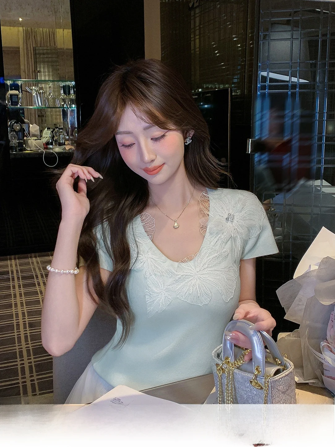 Zhang Xinyou Embroidered Knitwear Short Sleeve Women's T-Shirt Slim Fit French Style V-Neck Summer New Arrival
Zhang Xinyou Embroidered Knitwear Short Sleeve Women's T-Shirt Slim Fit French Style V-Neck Summer New Arrival