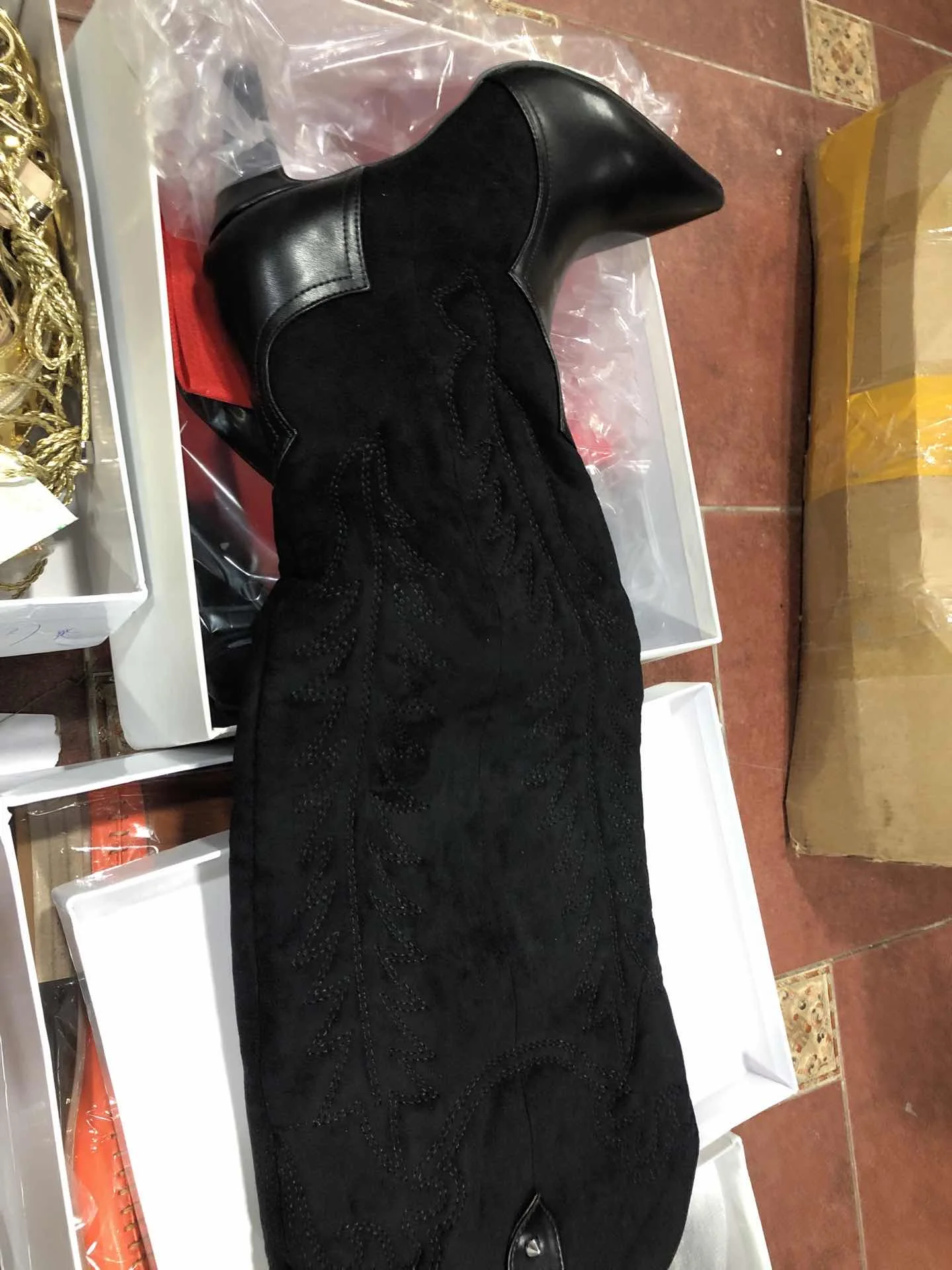 Женские высокие сапоги с вышивкой в стиле тотем, ретро-дизайн, ручная работа, заостренный носок, на шпильке, без застежек, роскошный стиль
Женские высокие сапоги с вышивкой в стиле тотем, ретро-дизайн, ручная работа, заостренный носок, на шпильке, без застежек, роскошный стиль