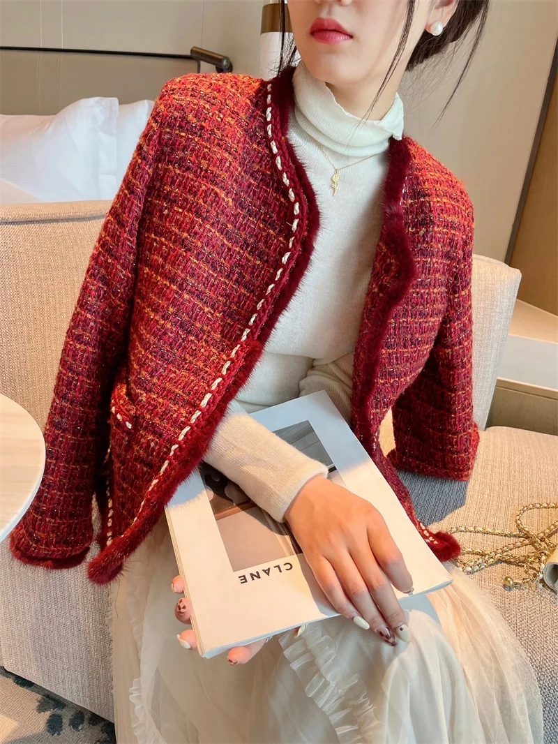 Красное стеганое пальто из хлопка с меховой отделкой, осенне-зимнее, класса люкс, для повседневной носки, с пуговицами, в клетку, круглый вырез горловины
Красное стеганое пальто из хлопка с меховой отделкой, осенне-зимнее, класса люкс, для повседневной носки, с пуговицами, в клетку, круглый вырез горловины