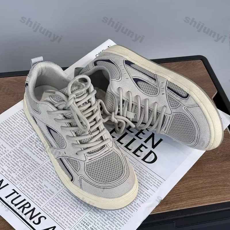 Белые кроссовки для пар, 2025 г., дышащая модная мужская спортивная обувь на шнуровке, легкая удобная женская повседневная обувь на плоской подошве
Белые кроссовки для пар, 2025 г., дышащая модная мужская спортивная обувь на шнуровке, легкая удобная женская повседневная обувь на плоской подошве