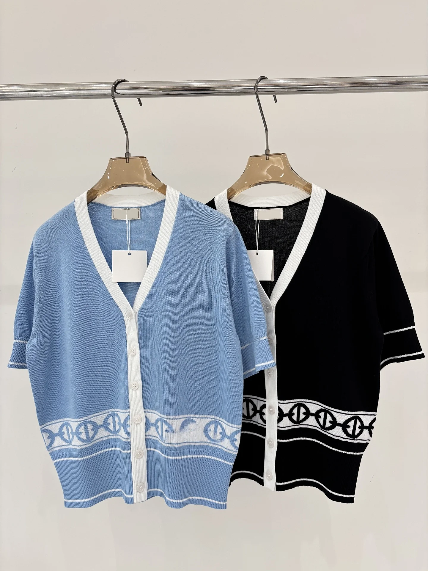 South Oil High-Definition Original Quality Knitted Short Sleeve V-Neck Women's Cardigan Spring Summer New Color Block Floral ...
South Oil High-Definition Original Quality Knitted Short Sleeve V-Neck Women's Cardigan Spring Summer New Color Block Floral ...