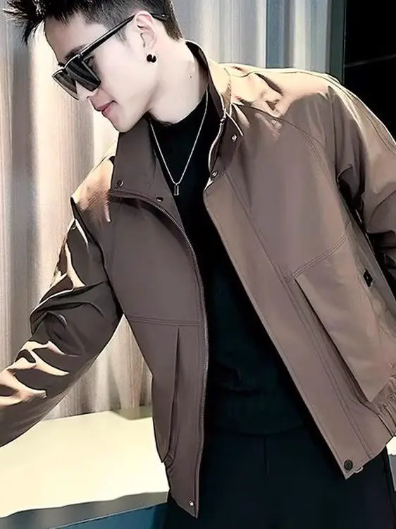 Сводная модная мужская ткань с воротником-стойкой на молнии, украшенная полиэфирной тканью, ветрозащитная повседневная одежда, весна-осень, новое поступление
Сводная модная мужская ткань с воротником-стойкой на молнии, украшенная полиэфирной тканью, ветрозащитная повседневная одежда, весна-осень, новое поступление