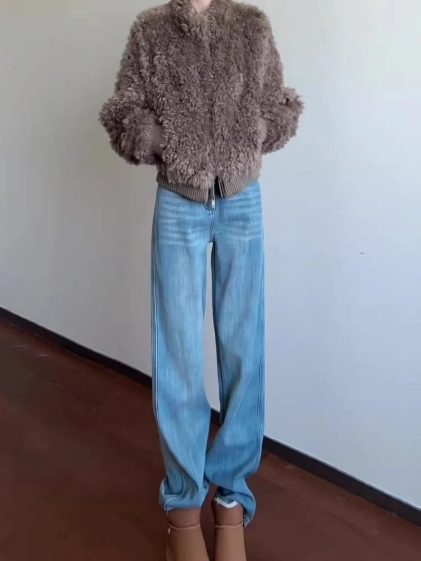 High Waist Fleece Lined Loose Fit Soft Denim Wide Leg Straight Cut Jeans Women's Autumn Winter Fashion Versatile Draping Jeans
High Waist Fleece Lined Loose Fit Soft Denim Wide Leg Straight Cut Jeans Women's Autumn Winter Fashion Versatile Draping Jeans