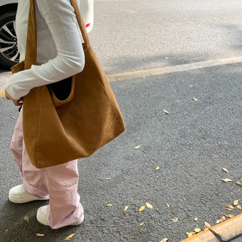 Shoulder Bag Retro Suede Frosted Tote Bag Autumn and Winter New Versatile Work Commuting Shoulder Bag Women's Bags Handbags 2025
Shoulder Bag Retro Suede Frosted Tote Bag Autumn and Winter New Versatile Work Commuting Shoulder Bag Women's Bags Handbags 2025