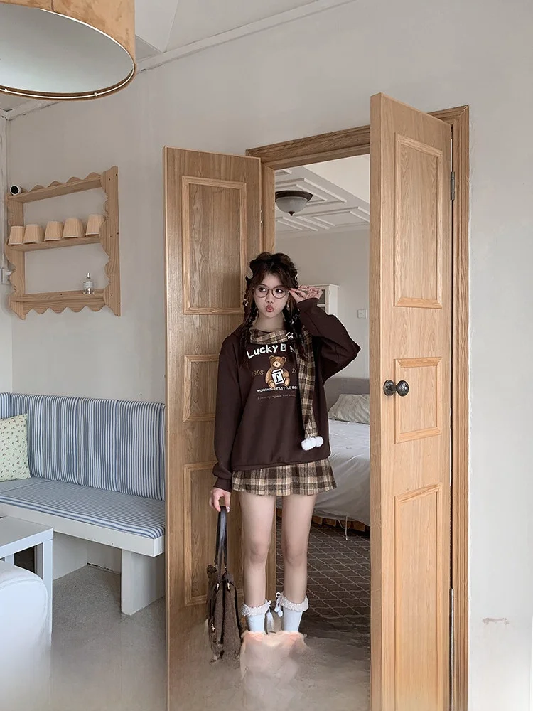 Fabric Pig Sweety Bear Cafe Color Hoodie Women's Autumn Winter Scarf Design Retro Plaid Anti-Aging Top Loose Fit Long Sleeve
Fabric Pig Sweety Bear Cafe Color Hoodie Women's Autumn Winter Scarf Design Retro Plaid Anti-Aging Top Loose Fit Long Sleeve