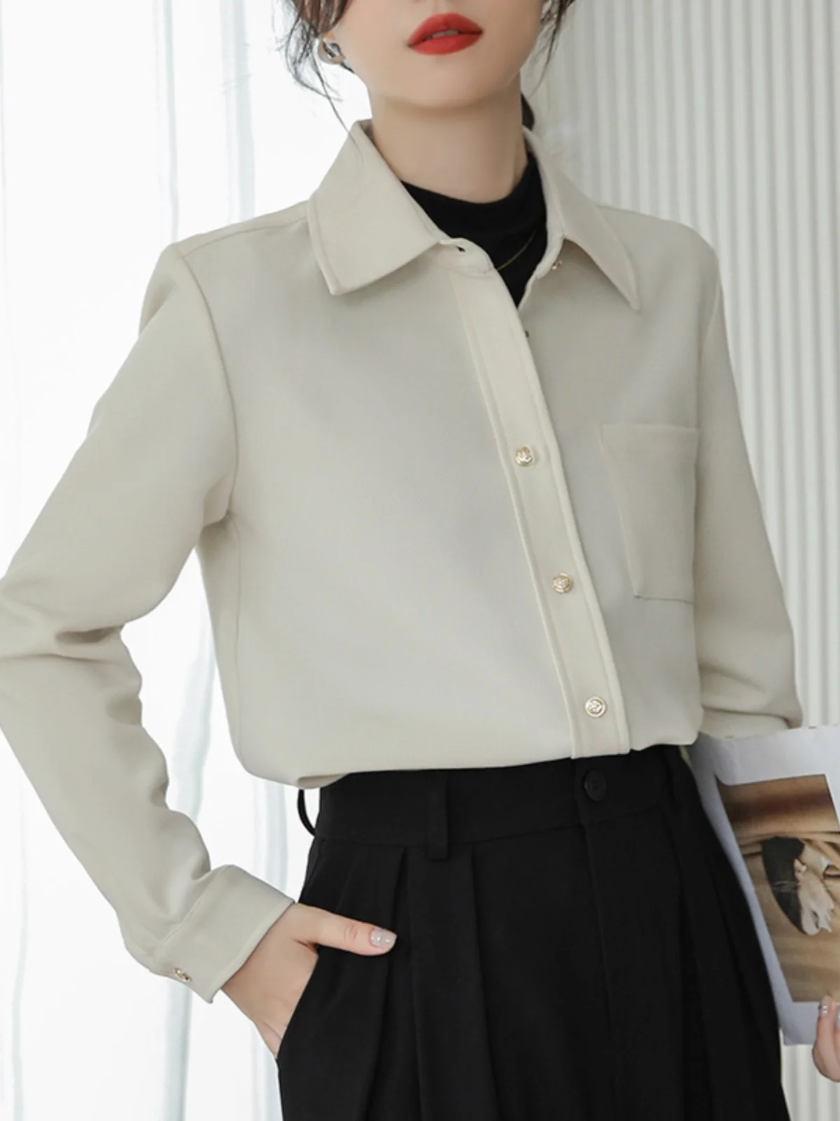 Женская вельветовая рубашка с длинным рукавом, осенне-зимняя, новая, винтажная, для многослойных образов, с начесом, базовая, повседневная
Женская вельветовая рубашка с длинным рукавом, осенне-зимняя, новая, винтажная, для многослойных образов, с начесом, базовая, повседневная