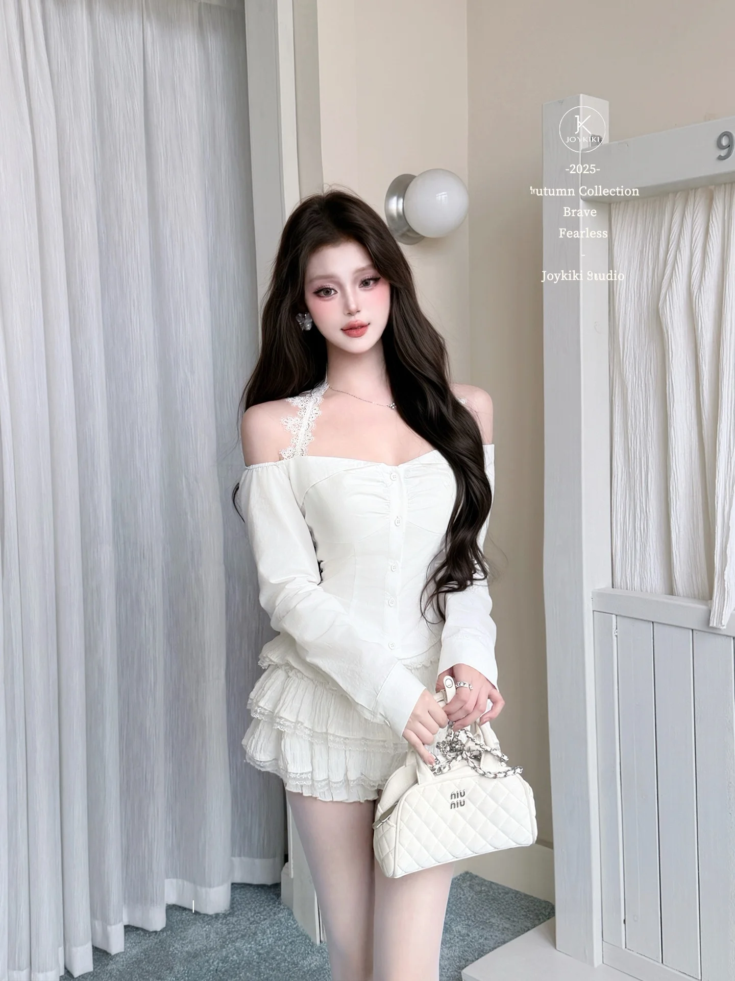 Нежная приталенная кружевная блузка из хлопка с длинным рукавом на одно плечо, на пуговицах, однотонная, дышащая, комфортная, для молодых девушек
Нежная приталенная кружевная блузка из хлопка с длинным рукавом на одно плечо, на пуговицах, однотонная, дышащая, комфортная, для молодых девушек