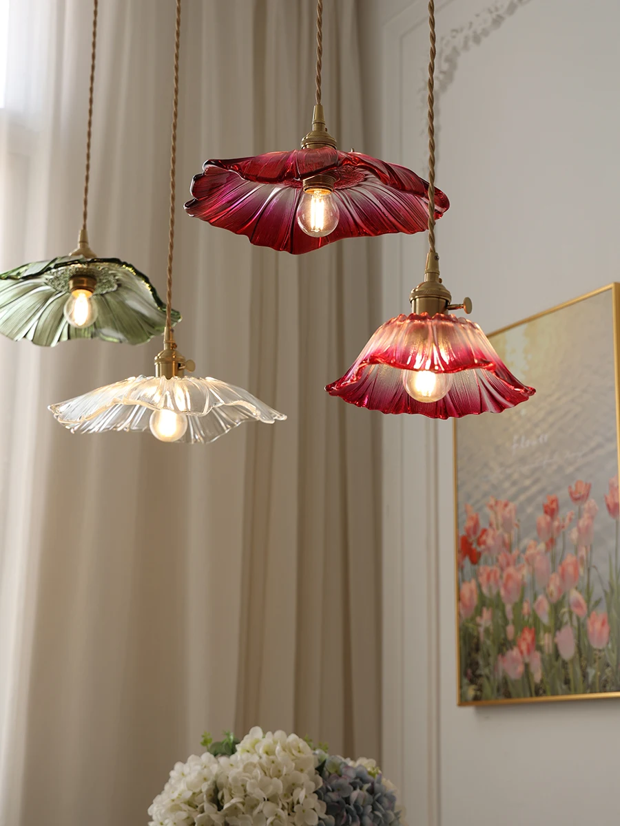 Retro glass flower lamp Nordic personality brass B & B bar counter corridor entrance balcony sun flower chandelier
Retro glass flower lamp Nordic personality brass B & B bar counter corridor entrance balcony sun flower chandelier