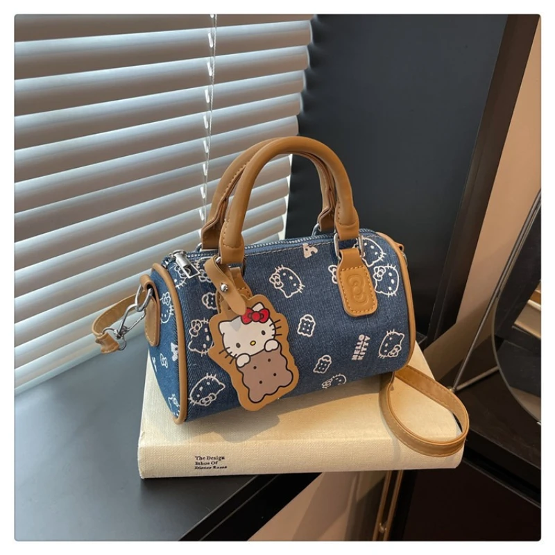 Sanrio Cowboy Bowling Bag Handheld New Cute Biscuit Kitty Printed Fashionable Versatile Cross Carrying Small Bag
Sanrio Cowboy Bowling Bag Handheld New Cute Biscuit Kitty Printed Fashionable Versatile Cross Carrying Small Bag