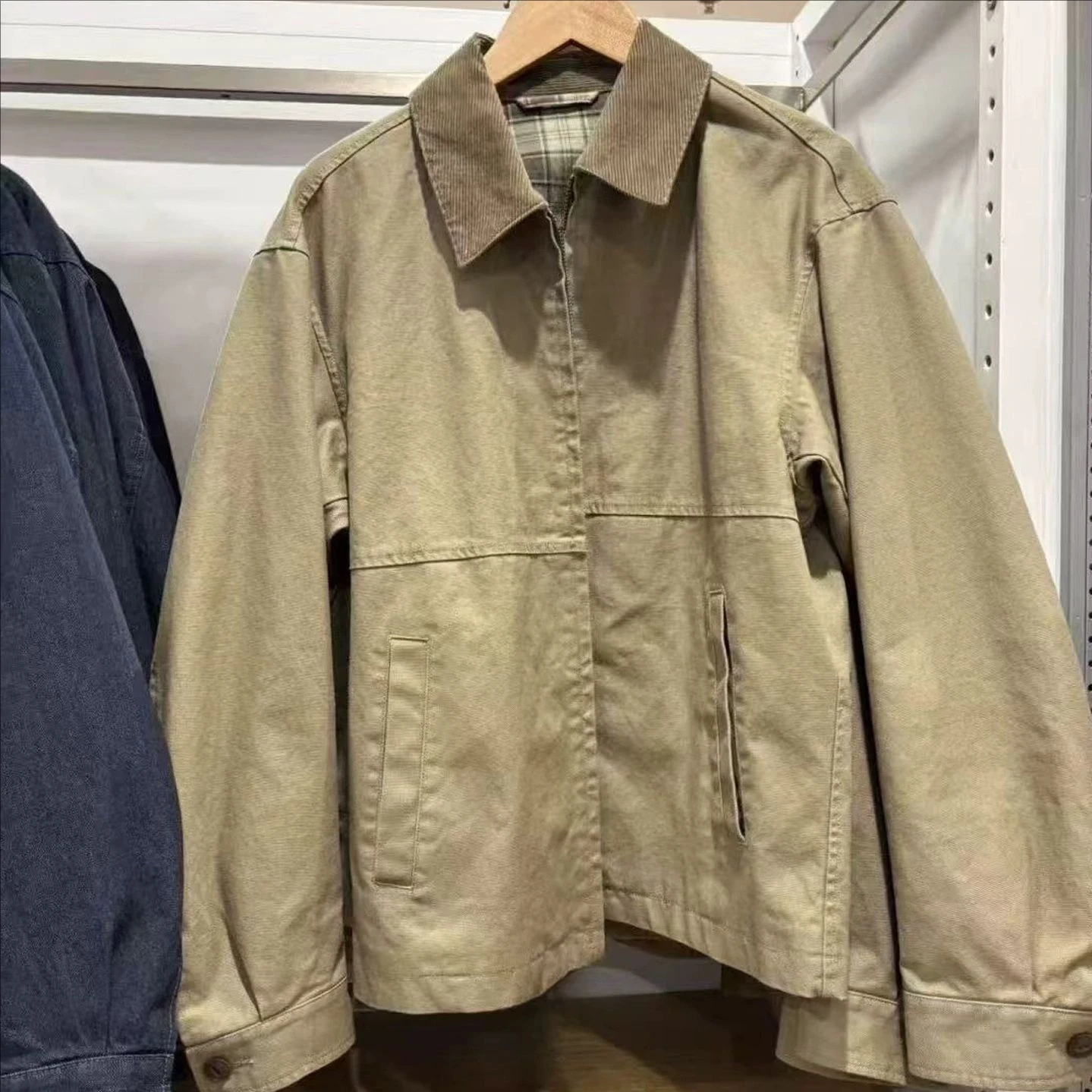 Мужская повседневная куртка на молнии с отложным воротником, молодежная, свободного кроя, износостойкая, для повседневной носки
Мужская повседневная куртка на молнии с отложным воротником, молодежная, свободного кроя, износостойкая, для повседневной носки