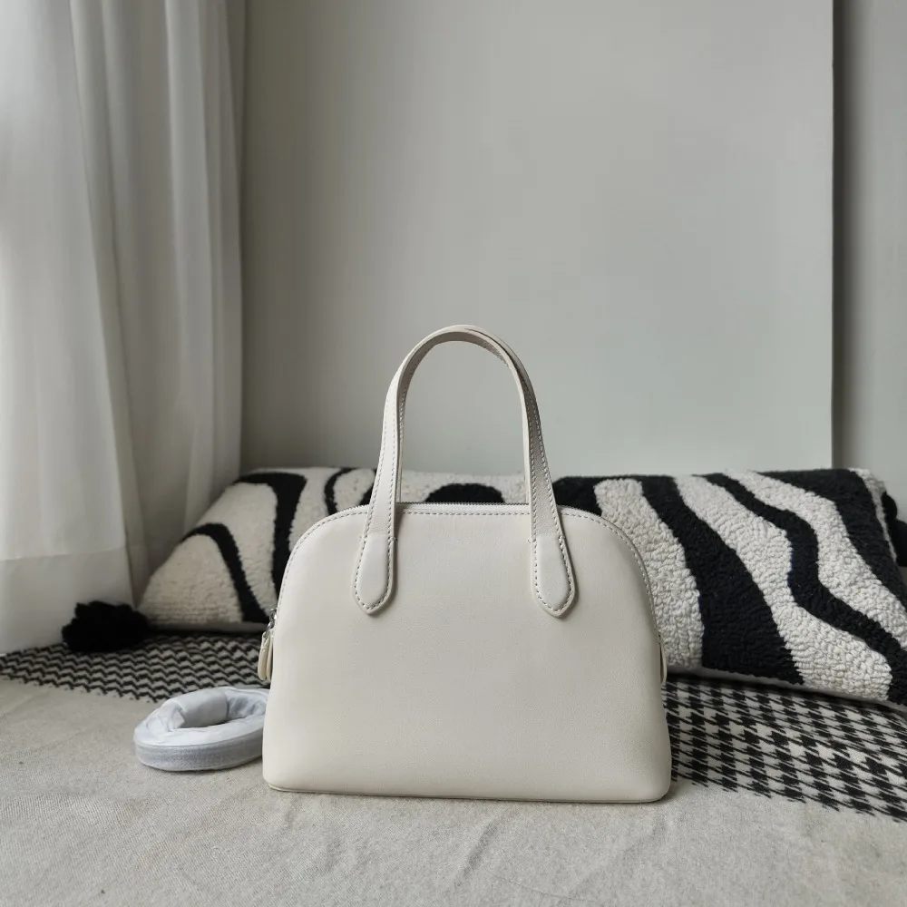 Handbag Simple Versatile Oblique Span Bag High Quality Female Texture Unique Fashion Simple Casual Daily Versatile High Elegance
Handbag Simple Versatile Oblique Span Bag High Quality Female Texture Unique Fashion Simple Casual Daily Versatile High Elegance