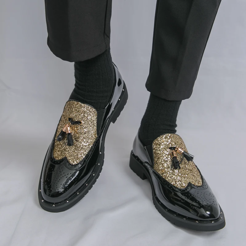 Мужские лоферы из искусственной кожи с кисточками и украшением, модная деловая банкетная мужская обувь, размер 38-46 
Мужские лоферы из искусственной кожи с кисточками и украшением, модная деловая банкетная мужская обувь, размер 38-46