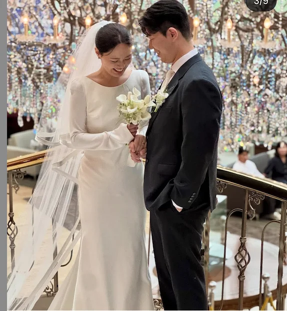 Customize Made To Measures Korea Wedding Dresses Floor Length Long Sleeve stain One Shoulder For Women Simple O-neck Robe Marie
Customize Made To Measures Korea Wedding Dresses Floor Length Long Sleeve stain One Shoulder For Women Simple O-neck Robe Marie