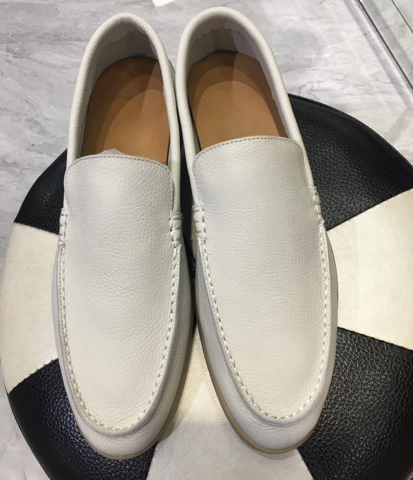 Men's Walking Driving Shoes Unisex All Genuine Leather Loafer Cowhide Flat Casual Women's Shoes Black White Blue Red
Men's Walking Driving Shoes Unisex All Genuine Leather Loafer Cowhide Flat Casual Women's Shoes Black White Blue Red