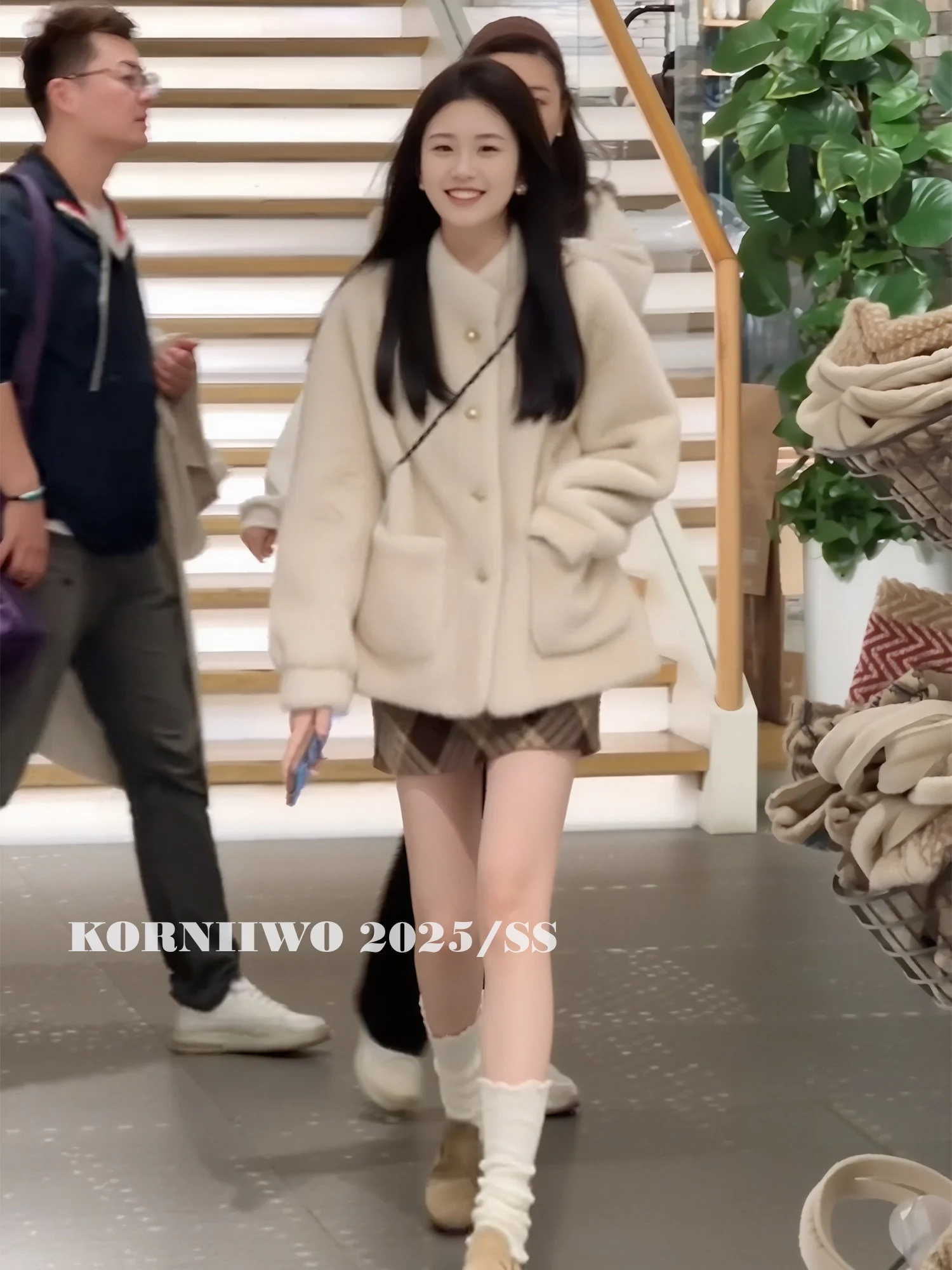 Куртка из овечьей шерсти, белый художественный узор, креативный дизайн, экспресс-стиль, воображающий вид, духовенная мода, инновационный нейтральный
Куртка из овечьей шерсти, белый художественный узор, креативный дизайн, экспресс-стиль, воображающий вид, духовенная мода, инновационный нейтральный