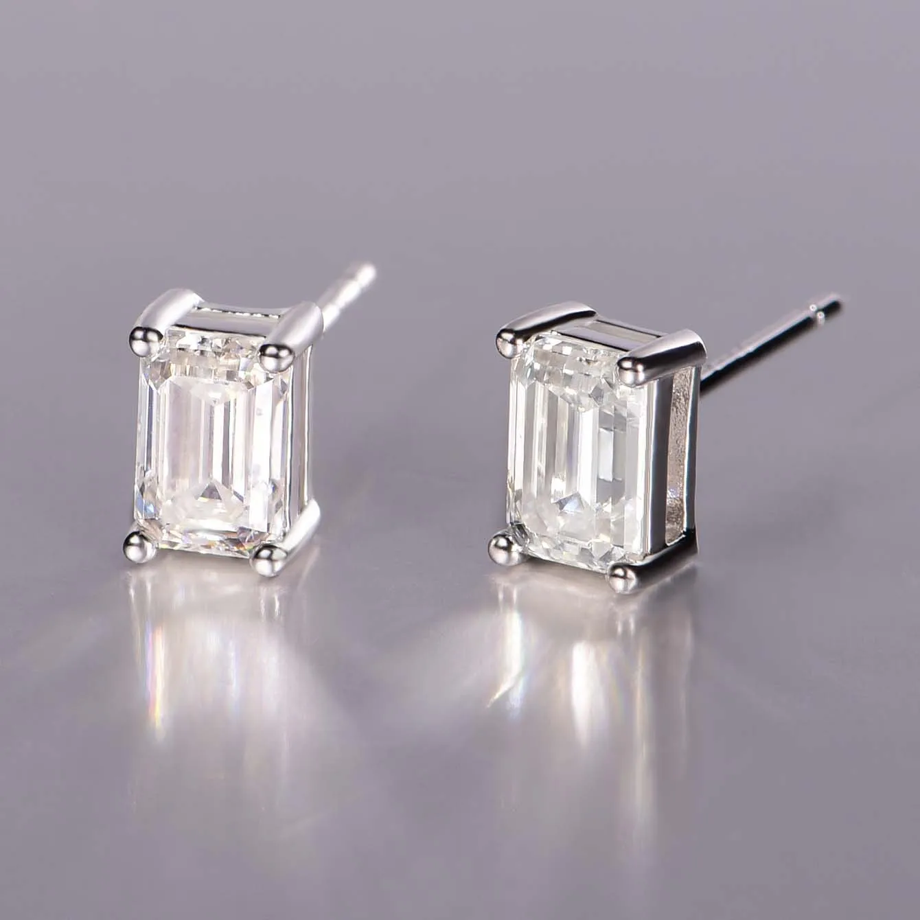 S925 Silver Plated 18K White Emerald Cutting Earrings Moissanite Diamond 1.6/2.0CT For Women Giifts
S925 Silver Plated 18K White Emerald Cutting Earrings Moissanite Diamond 1.6/2.0CT For Women Giifts