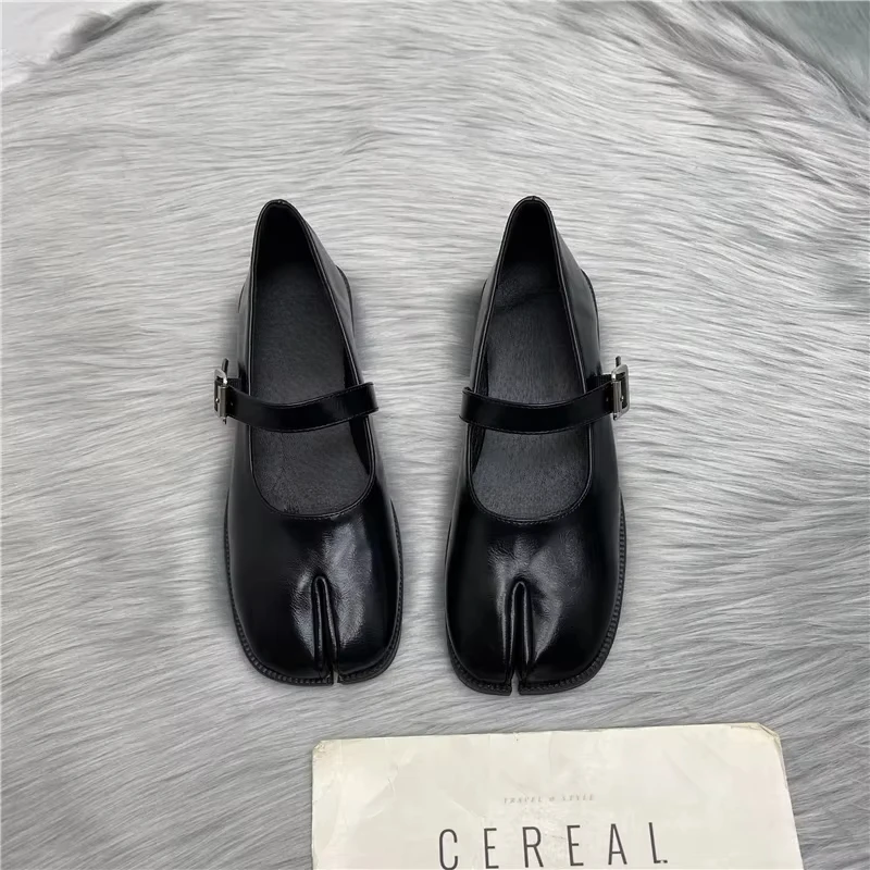 Novelty Women Flat Women's Square Toe Retro Single Shoes One Word Buckle Shallow Mouth Mary Jane Shoes Split Toe Shoes Sandals
Novelty Women Flat Women's Square Toe Retro Single Shoes One Word Buckle Shallow Mouth Mary Jane Shoes Split Toe Shoes Sandals
