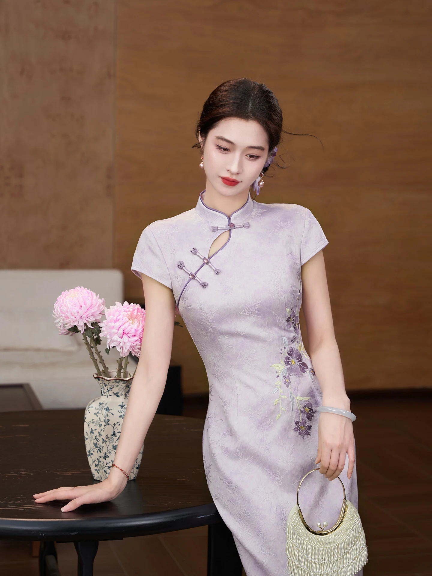 Lingshan Zhihe Purple Smoke Dream New Chinese Style Floral Embroidery Qipao Women's Summer Short Sleeve Waist Cinched Dress
Lingshan Zhihe Purple Smoke Dream New Chinese Style Floral Embroidery Qipao Women's Summer Short Sleeve Waist Cinched Dress