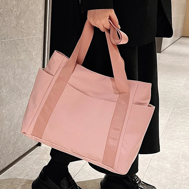 Ladies' Casual Shoulder Bag, Multiple Pockets, Simple Handbag, Suitable for Commuting, Daily Life, Travel and Other Scenarios
Ladies' Casual Shoulder Bag, Multiple Pockets, Simple Handbag, Suitable for Commuting, Daily Life, Travel and Other Scenarios