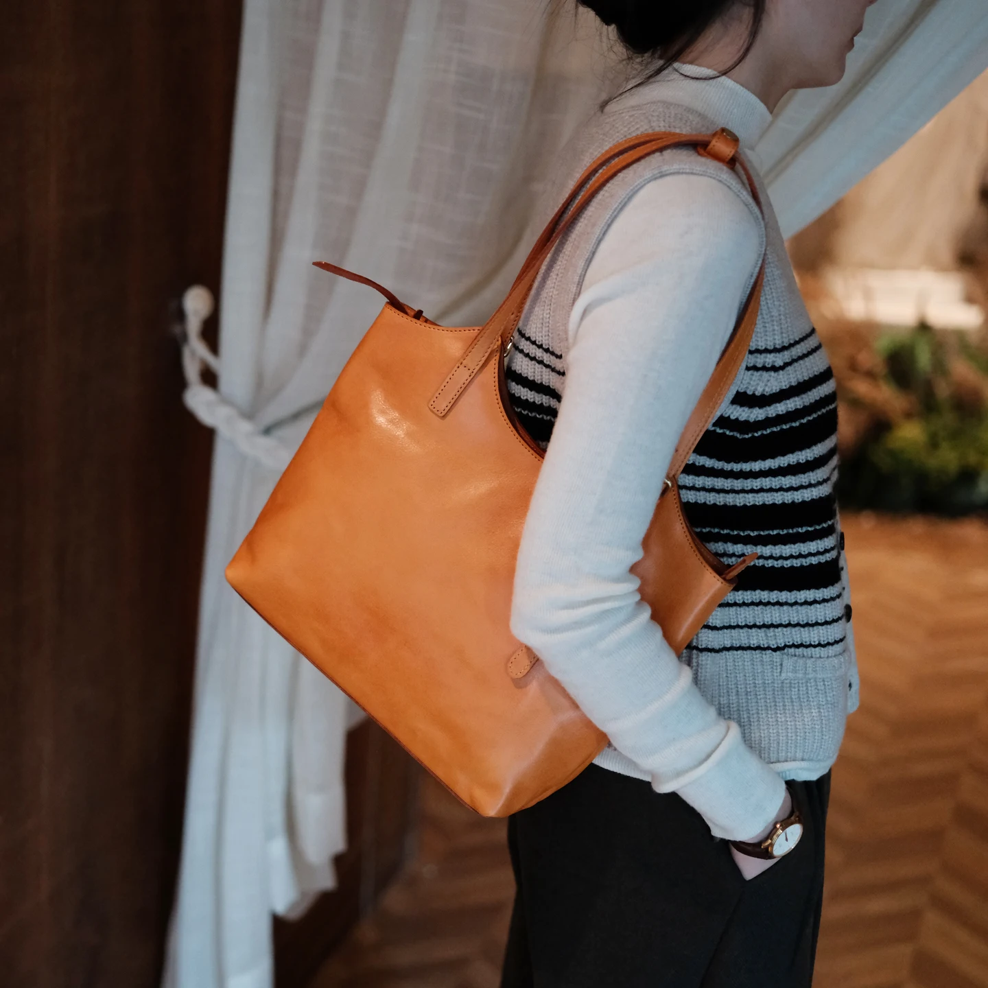 PNDME fashion vintage luxury genuine leather women's large tote bag weekend shopping cow leather shoulder bag commuter handbag
PNDME fashion vintage luxury genuine leather women's large tote bag weekend shopping cow leather shoulder bag commuter handbag