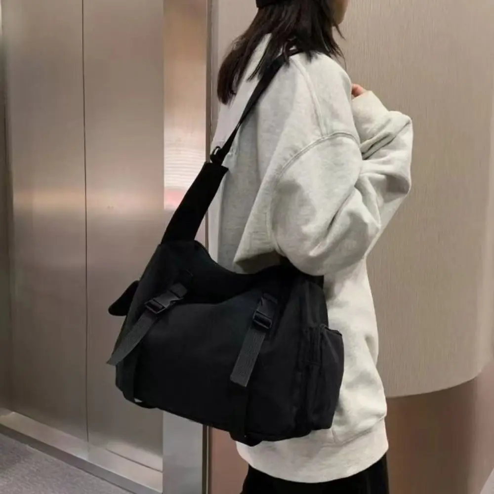 Большая вместительная тканевая сумка через плечо в корейском стиле для отдыха в стиле Харадзюку, повседневная однотонная холщовая сумка-мессенджер, спортивная сумка
Большая вместительная тканевая сумка через плечо в корейском стиле для отдыха в стиле Харадзюку, повседневная однотонная холщовая сумка-мессенджер, спортивная сумка