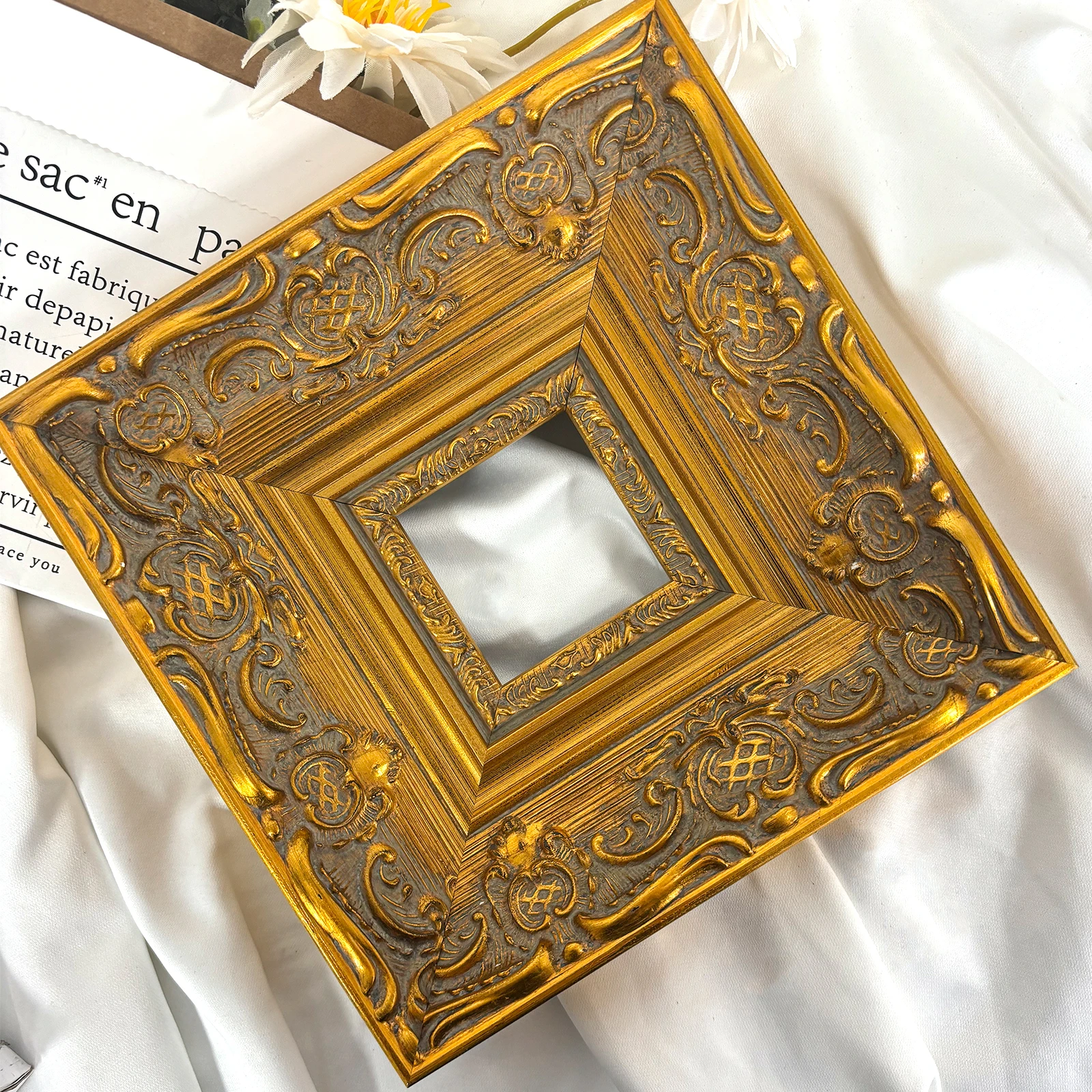 Classic Solid Wood Golden Picture Frame European Retro Printing Photo Frame Wall Hanging Room Decors 6 Inch 8 Inch Birthday Gift
Classic Solid Wood Golden Picture Frame European Retro Printing Photo Frame Wall Hanging Room Decors 6 Inch 8 Inch Birthday Gift
