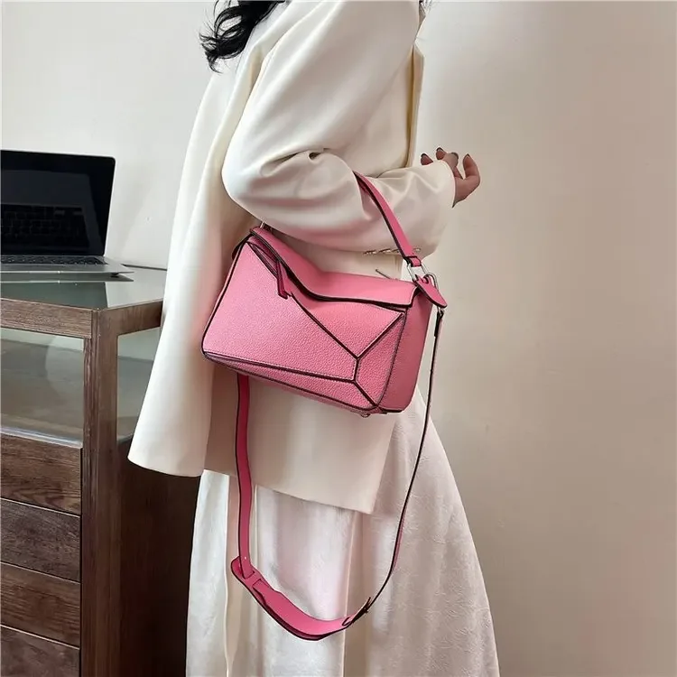 PU Leather Retro Buckle Square Shoulder Crossbody Bag - Vintage Chic Handbag for Women Casual Work Daily with Adjustable Strap
PU Leather Retro Buckle Square Shoulder Crossbody Bag - Vintage Chic Handbag for Women Casual Work Daily with Adjustable Strap