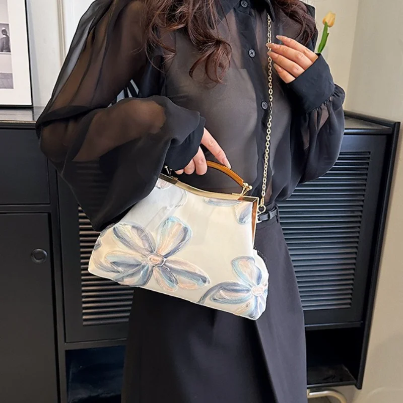 Сумка на плечо с вышивкой в китайском стиле, элегантная сумка в стиле ретро, маленькая квадратная сумка для свадебной вечеринки, роскошный дизайнерский женский вечерний клатч
Сумка на плечо с вышивкой в китайском стиле, элегантная сумка в стиле ретро, маленькая квадратная сумка для свадебной вечеринки, роскошный дизайнерский женский вечерний клатч