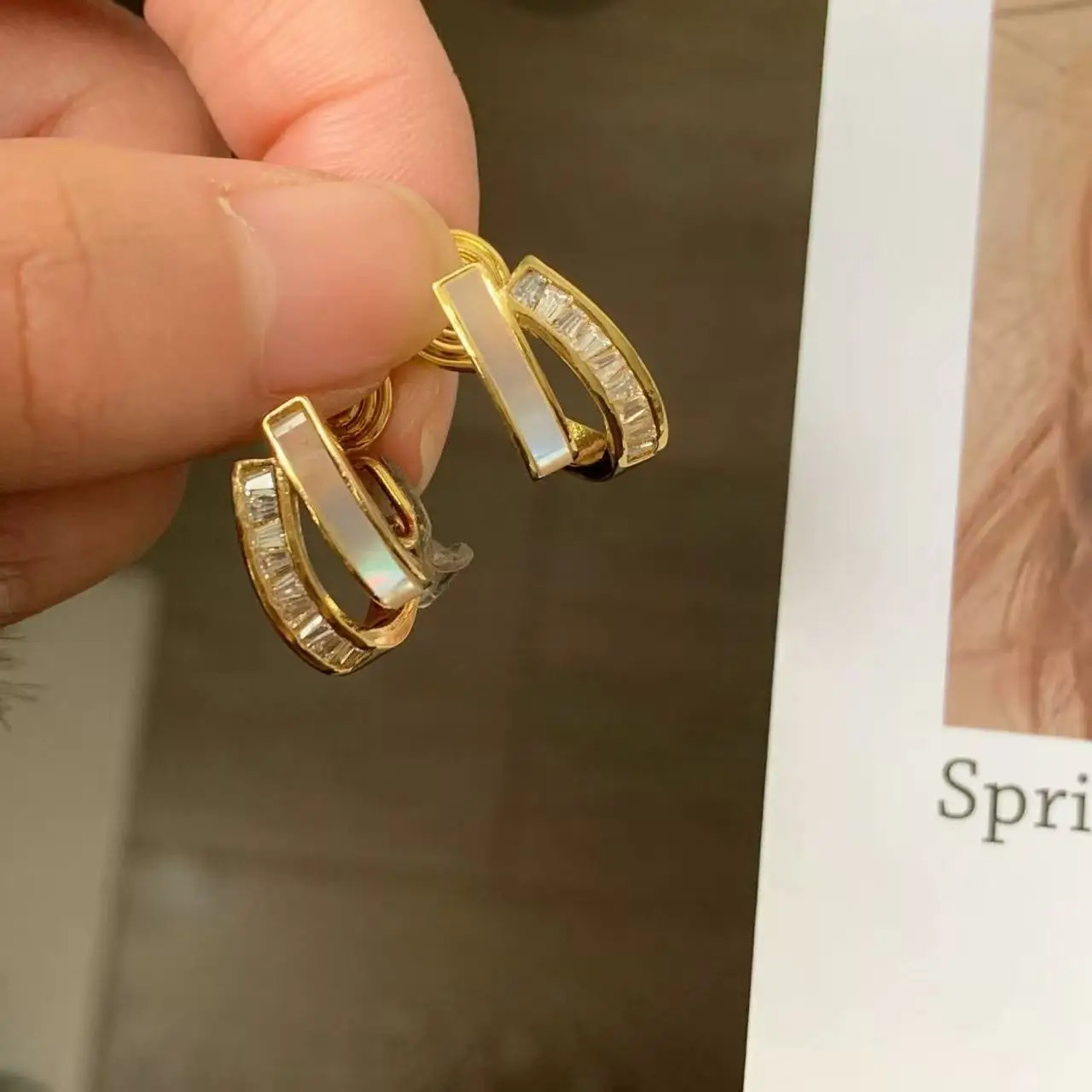 New 925 Sterling Silver Gold Shiny Zircon Earrings Personalized Simple Charm Earrings Birthday Gift Women's Exquisite Jewelry
New 925 Sterling Silver Gold Shiny Zircon Earrings Personalized Simple Charm Earrings Birthday Gift Women's Exquisite Jewelry