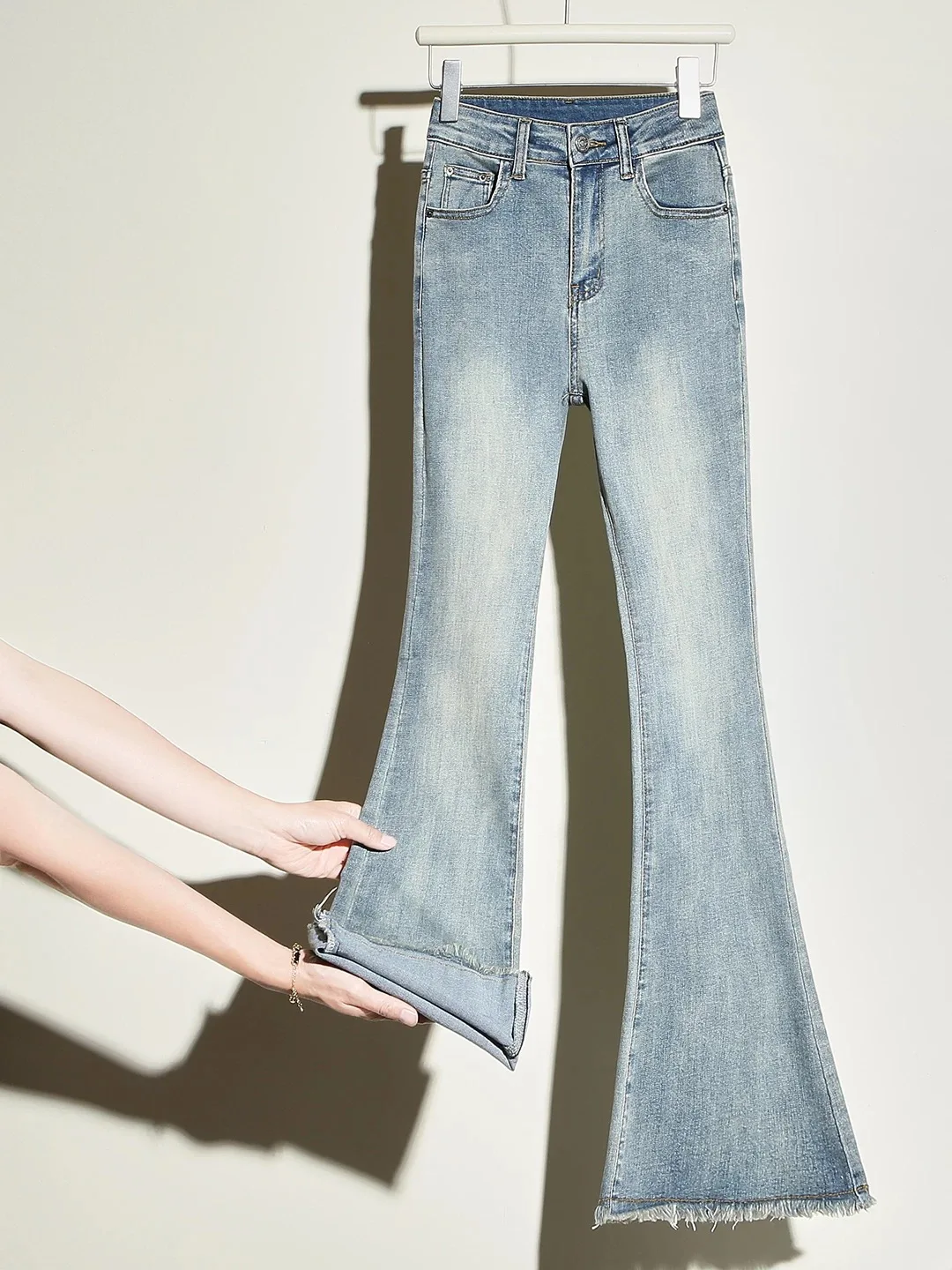 Light Wash Bell Bottom Jeans Women's Thin Summer High Waist Slimming Elastic Fitting Jeans American Style Water Washed Denim
Light Wash Bell Bottom Jeans Women's Thin Summer High Waist Slimming Elastic Fitting Jeans American Style Water Washed Denim