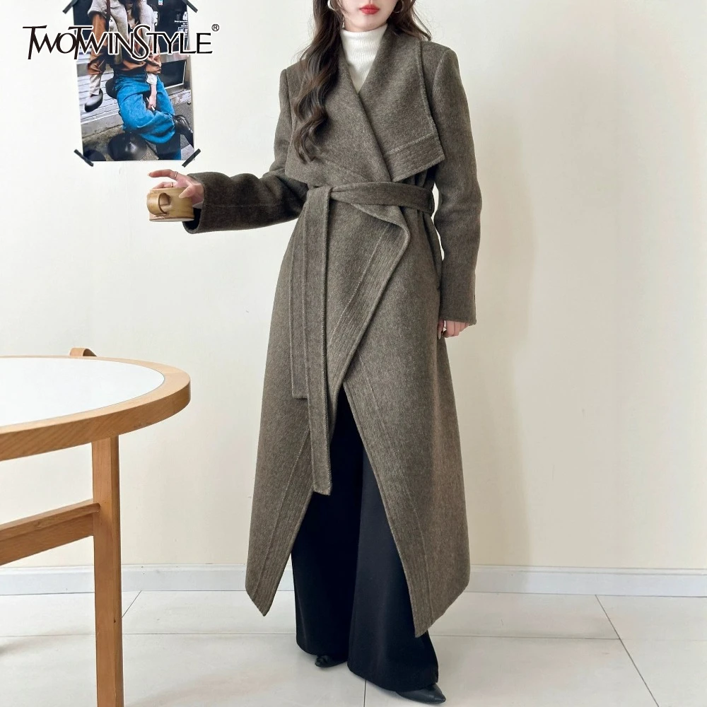 TWOTWINSTYLE однотонная куртка с поясом, женская куртка с лацканами и длинными рукавами, утягивающие темпераментные женские длинные куртки, зимняя мода, новинка 
TWOTWINSTYLE однотонная куртка с поясом, женская куртка с лацканами и длинными рукавами, утягивающие темпераментные женские длинные куртки, зимняя мода, новинка