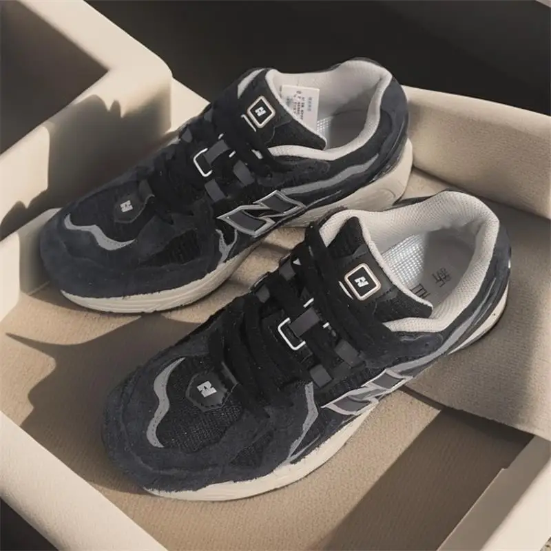 Classic Sports Shoes for Men and Women, Stylish, Versatile Walking and Running Footwear
Classic Sports Shoes for Men and Women, Stylish, Versatile Walking and Running Footwear