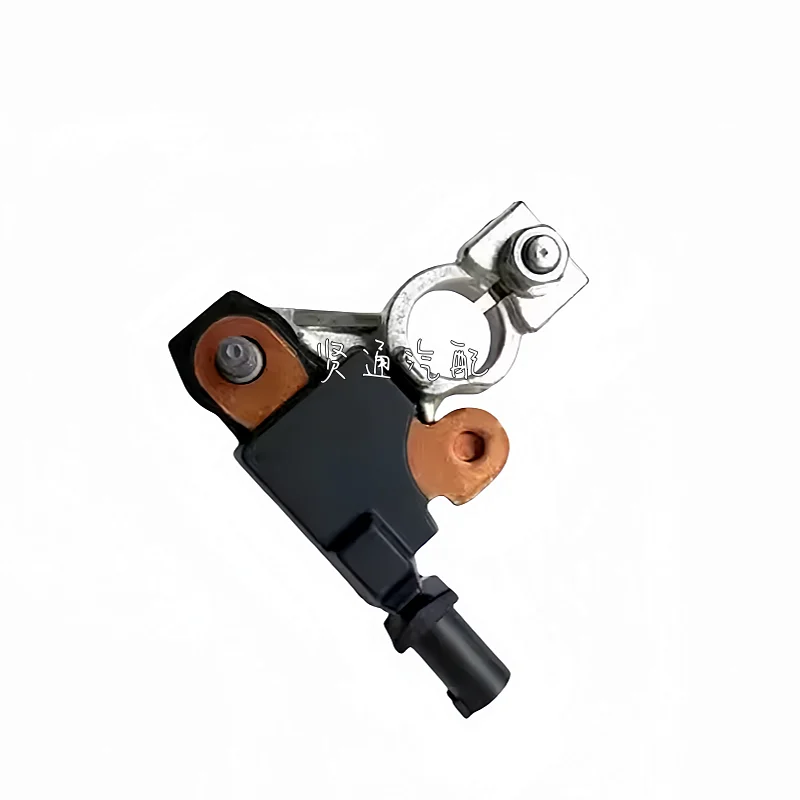 28850-0V020 288500V020 is suitable for Toyota Yaris, Camry, Prado, Rav4 and Highlander battery current sensors.
28850-0V020 288500V020 is suitable for Toyota Yaris, Camry, Prado, Rav4 and Highlander battery current sensors.