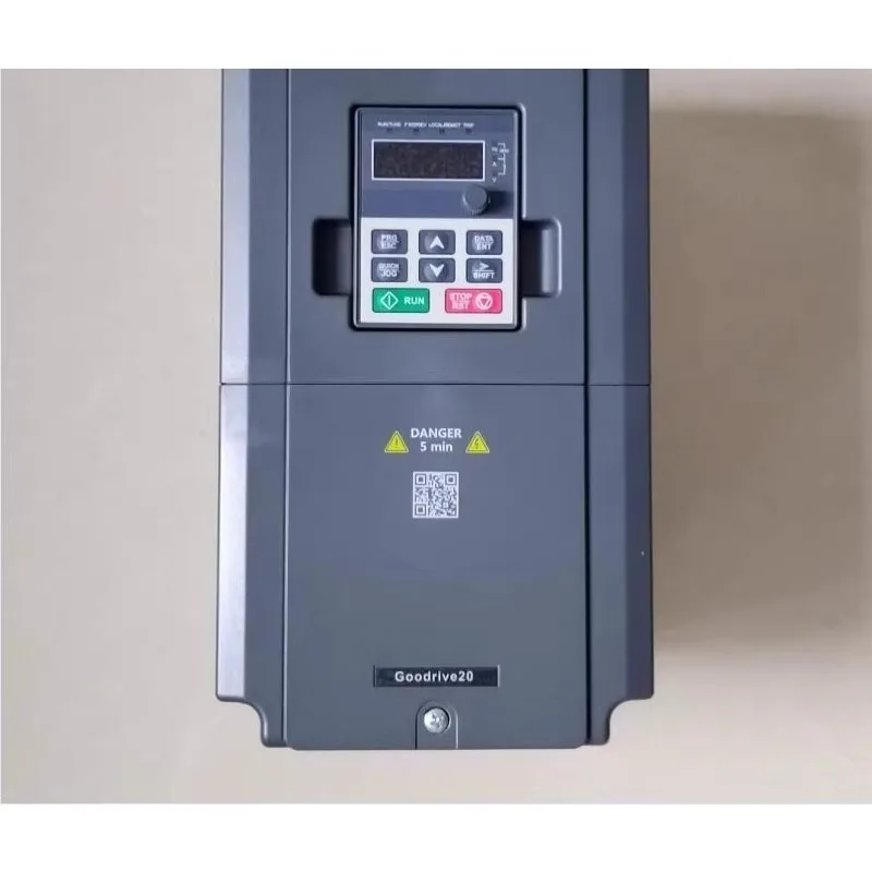Инвертор GD20-004G-4 трехфазный 380 В GD200A-1R5G однофазный регулятор 220
Инвертор GD20-004G-4 трехфазный 380 В GD200A-1R5G однофазный регулятор 220