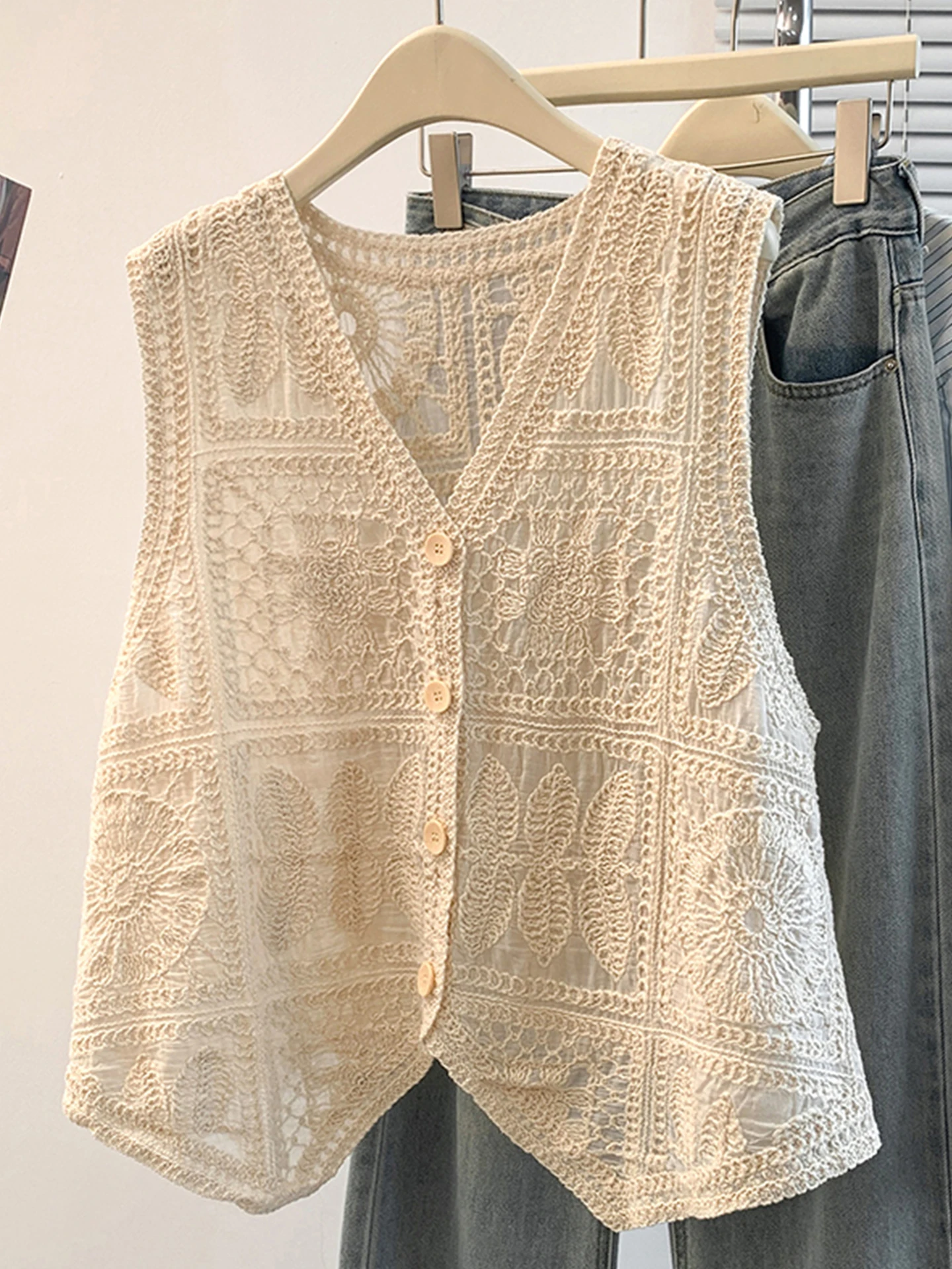 Lace V-Neck Women's Vest Top Layering Outerwear Spring Summer plus Size Fashion Sensation Button up City Commute Style
Lace V-Neck Women's Vest Top Layering Outerwear Spring Summer plus Size Fashion Sensation Button up City Commute Style