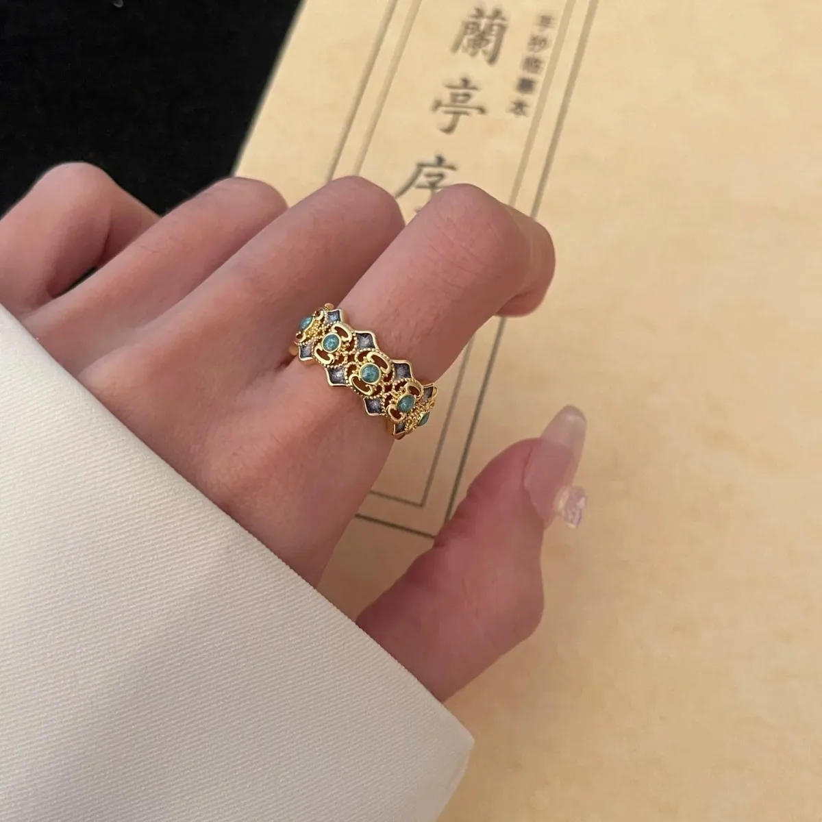 Vintage enamel hollow out ring fashion and exquisite colorful and patterned ethnic style rings for women banquet jewelry
Vintage enamel hollow out ring fashion and exquisite colorful and patterned ethnic style rings for women banquet jewelry