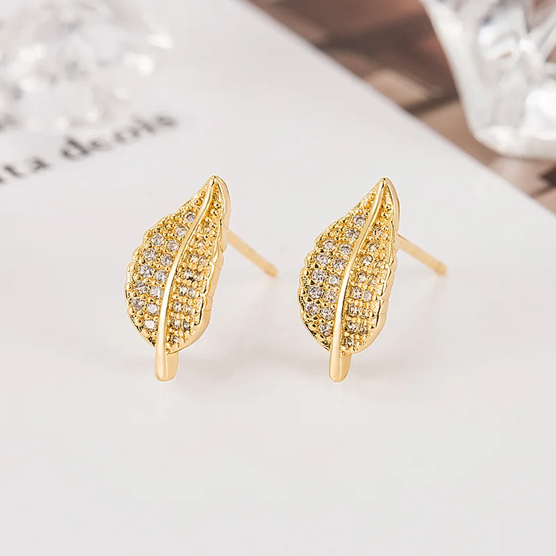 Women's Fashion Pastoral Style Leaf Stud Earrings Shiny Micro Crystal Zirconia Copper Female Elegant Ear Piercing Jewelry Gifts
Women's Fashion Pastoral Style Leaf Stud Earrings Shiny Micro Crystal Zirconia Copper Female Elegant Ear Piercing Jewelry Gifts