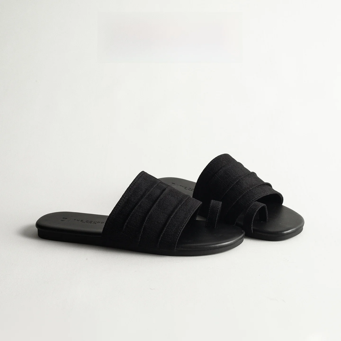 Retro Pleated Flat Bottom Slip-On Women's Summer Outdoor Wear Anti-Slip Fashionable Sandals Comfortable Breathable Footwear
Retro Pleated Flat Bottom Slip-On Women's Summer Outdoor Wear Anti-Slip Fashionable Sandals Comfortable Breathable Footwear