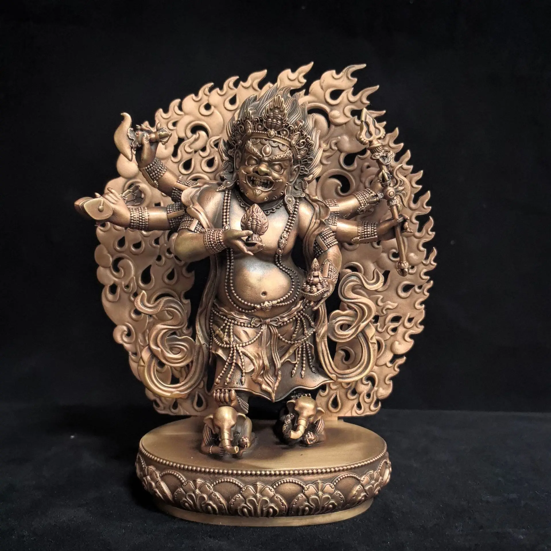 CZ statue six-armed white Mahagala pure copper antique Buddha statue Tibetan bronze statue ornament
CZ statue six-armed white Mahagala pure copper antique Buddha statue Tibetan bronze statue ornament