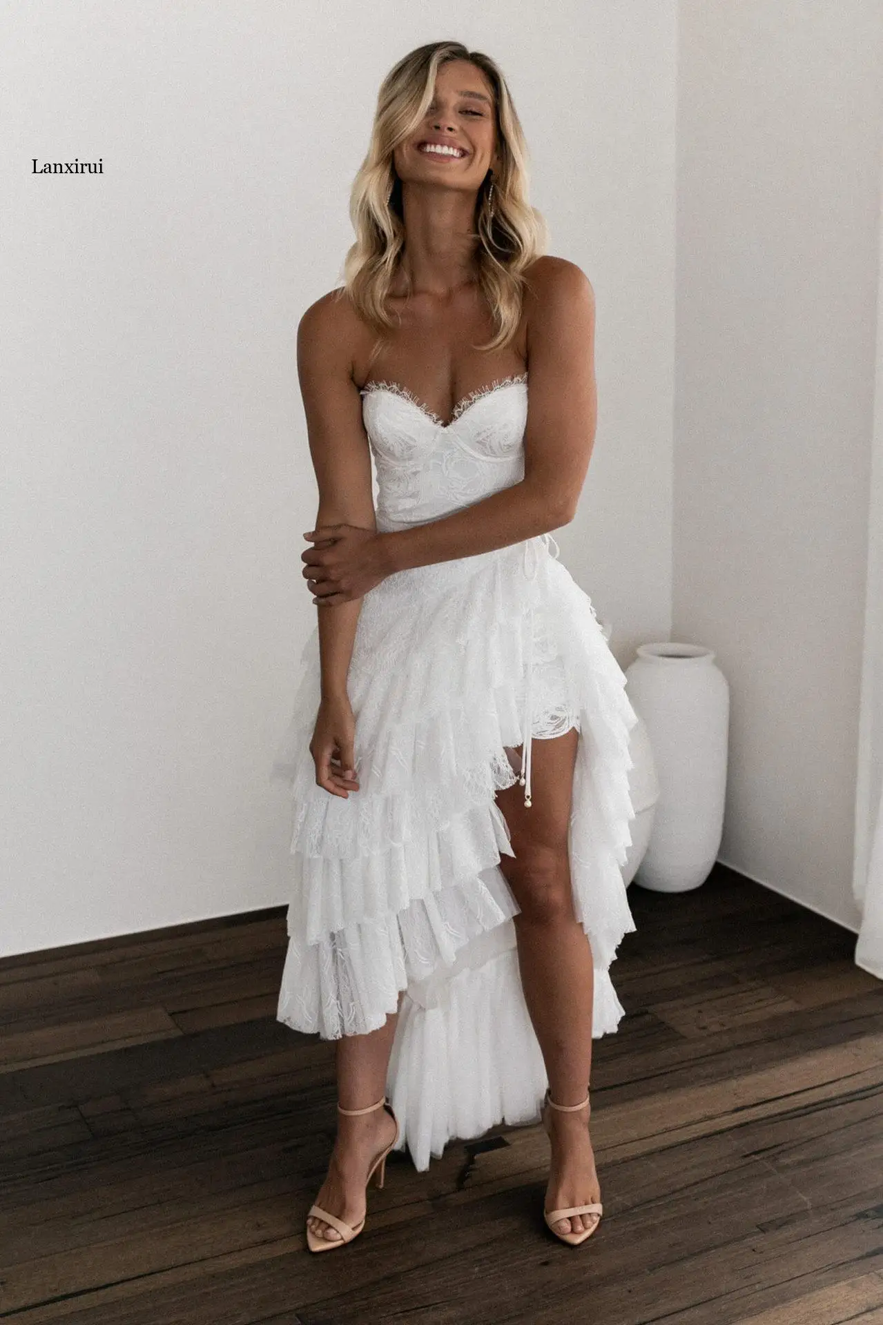 New Fashion Sexy Wrap Bra Irregular Dress Lace Layered Pleated Edge Pure White Dress
New Fashion Sexy Wrap Bra Irregular Dress Lace Layered Pleated Edge Pure White Dress