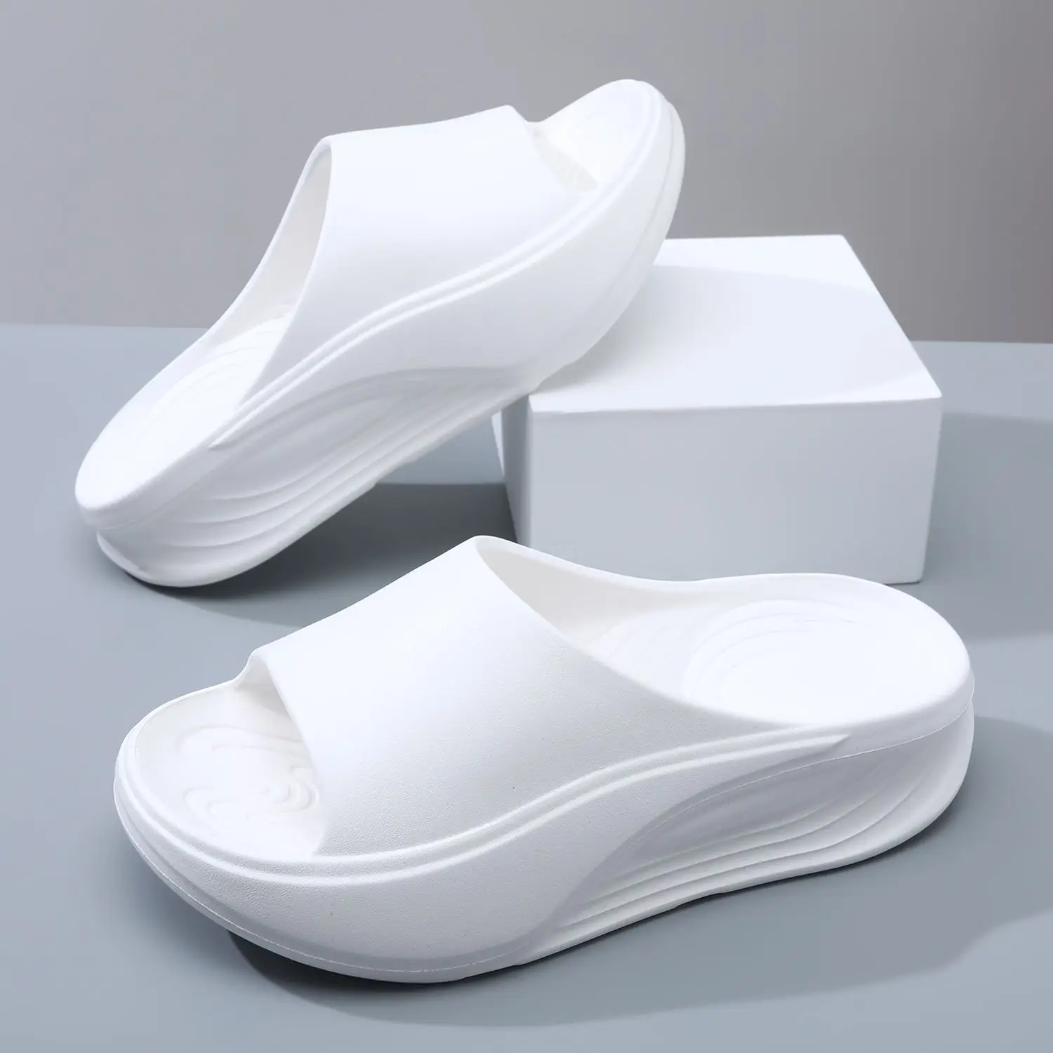 Мужские шлепанцы на платформе 2026: Новые летние нескользящие тапочки для дома, улицы и пляжа, спортивные сандалии с массивной подошвой
Мужские шлепанцы на платформе 2026: Новые летние нескользящие тапочки для дома, улицы и пляжа, спортивные сандалии с массивной подошвой