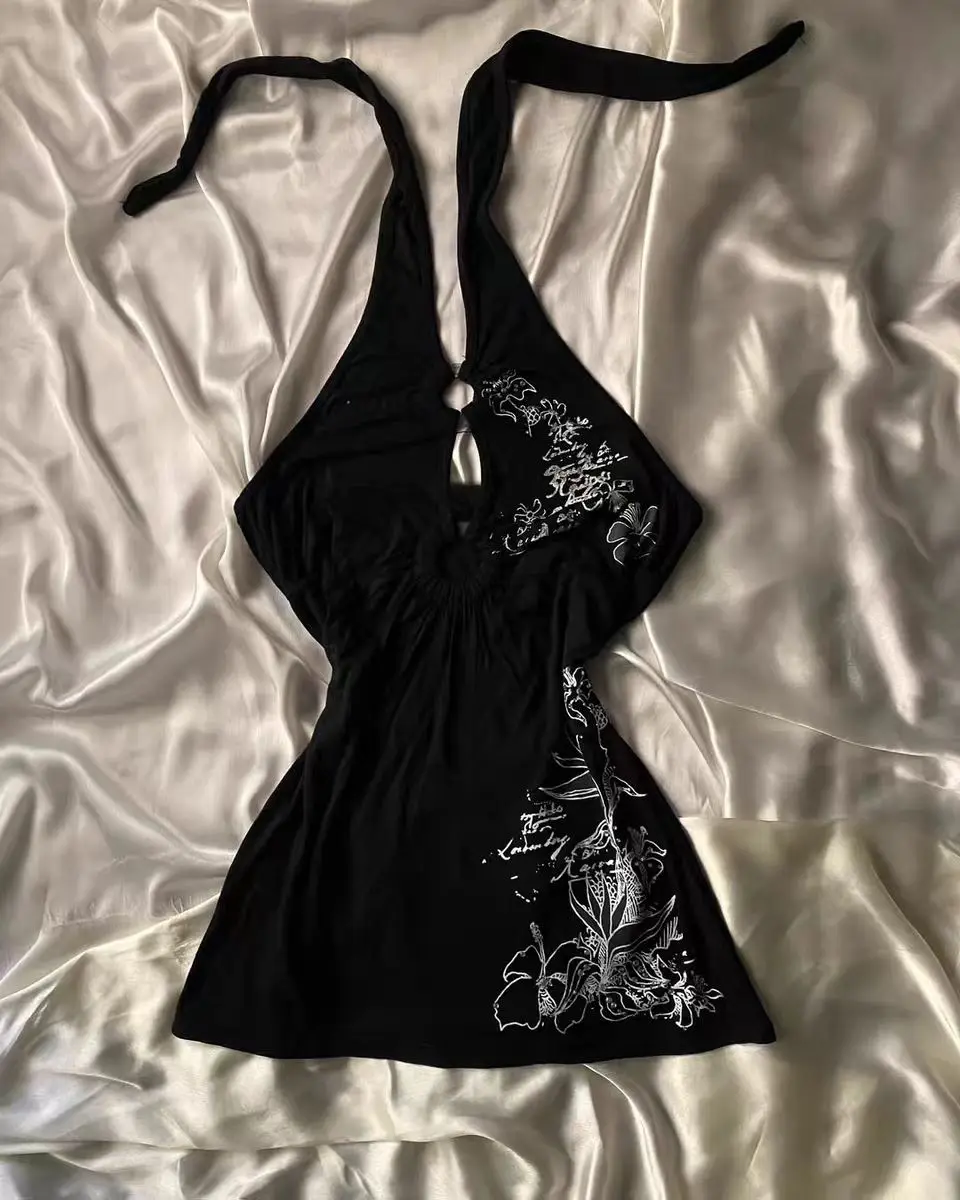 2025 Women's sleeveless Goth Summer Cropped Spicy Girl Halter Tie Up Printed Sleeveless Off Shoulder Camisole Vintage Style Top
2025 Women's sleeveless Goth Summer Cropped Spicy Girl Halter Tie Up Printed Sleeveless Off Shoulder Camisole Vintage Style Top