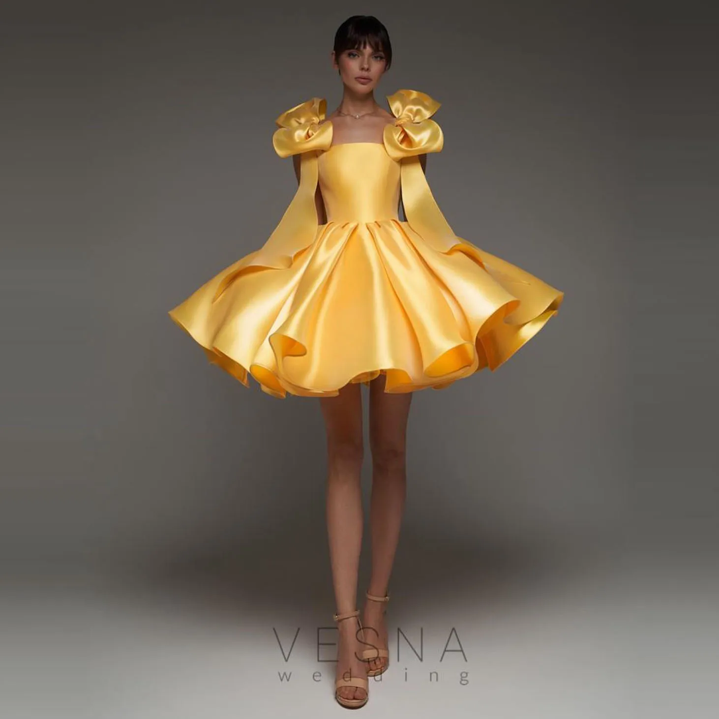 2025 New Yellow Satin Off‑Shoulder Bow Sleeve Party Dress Short Formal Women Elegant Hot Sale Extra Puffy Homecoming Cocktail
2025 New Yellow Satin Off‑Shoulder Bow Sleeve Party Dress Short Formal Women Elegant Hot Sale Extra Puffy Homecoming Cocktail