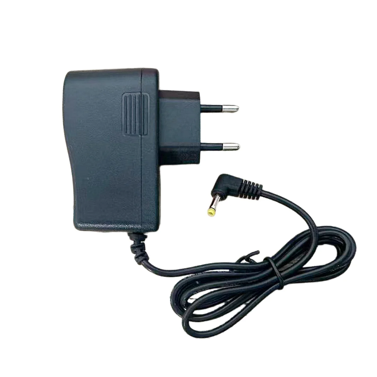 Радиоадаптер-зарядное устройство с вилкой стандарта ЕС, совместимый с зарядным блоком CD-41, аксессуар для радиолюбительской рации.
Радиоадаптер-зарядное устройство с вилкой стандарта ЕС, совместимый с зарядным блоком CD-41, аксессуар для радиолюбительской рации.