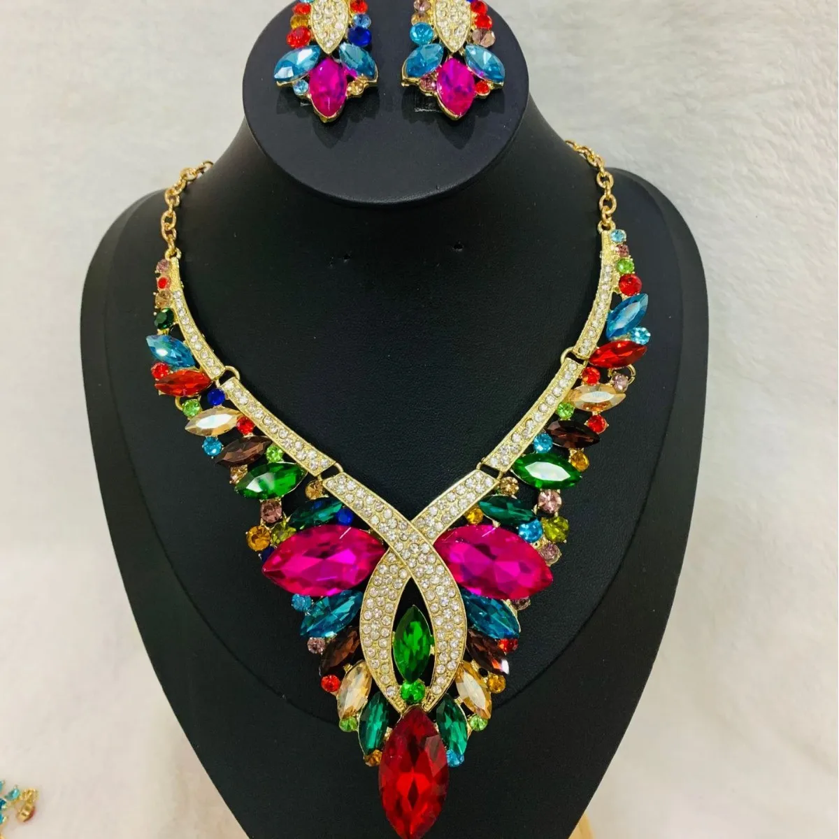Popular set Color necklace Earrings Crystal plant Wedding banquet Bridal accessories female manufacturer
Popular set Color necklace Earrings Crystal plant Wedding banquet Bridal accessories female manufacturer