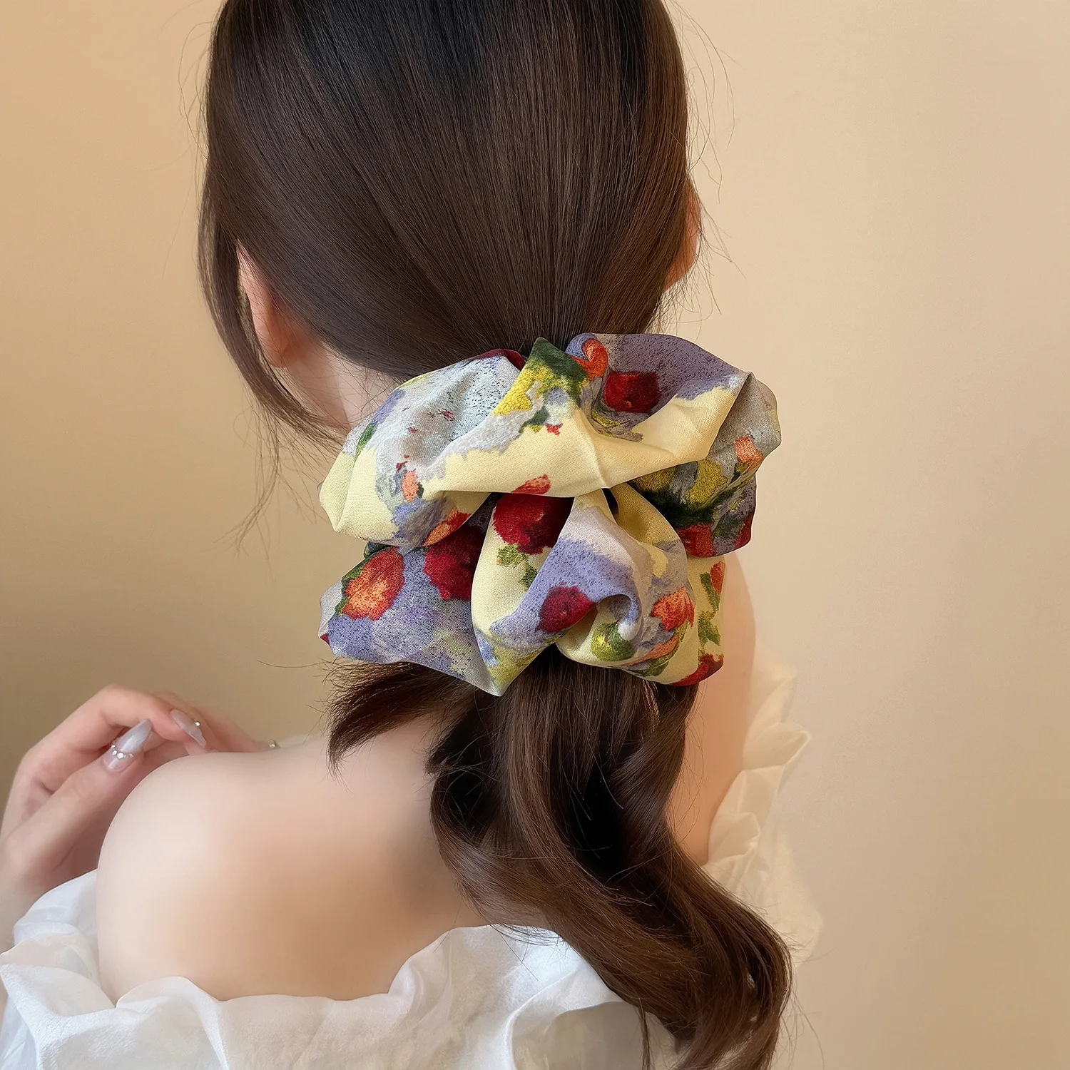 Oil painting style flower retro scrunchie square scarf ball head flower tie hair rope high-end hair ornament large intestine
Oil painting style flower retro scrunchie square scarf ball head flower tie hair rope high-end hair ornament large intestine